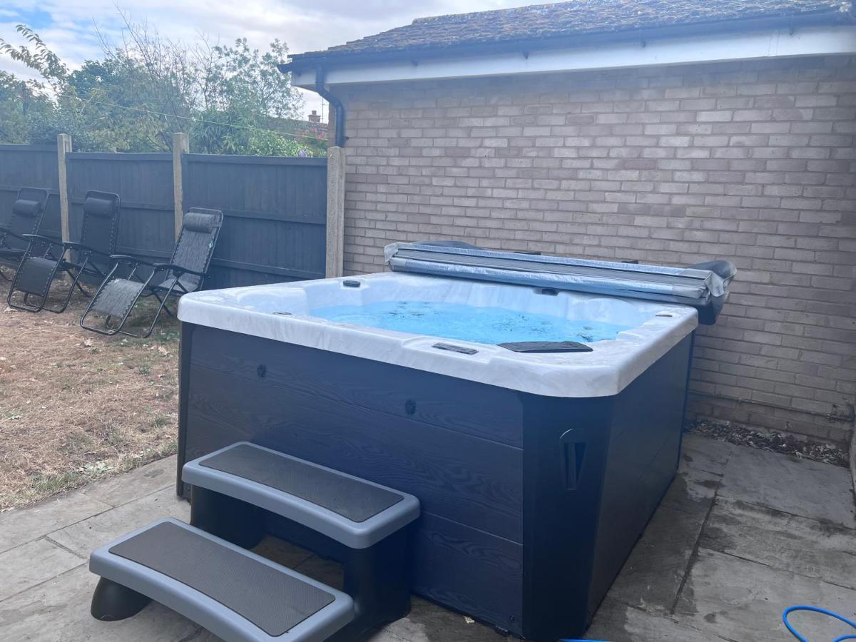 Hottub - Beach - Bbq - Petsok - 6 Guests سنيتيشام المظهر الخارجي الصورة